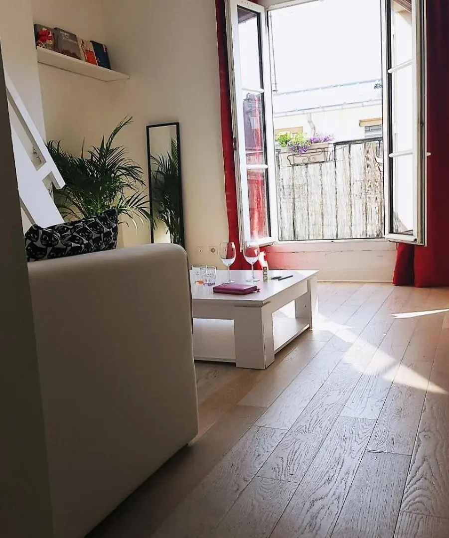Warm Bright Apartment In Paris 14Th District